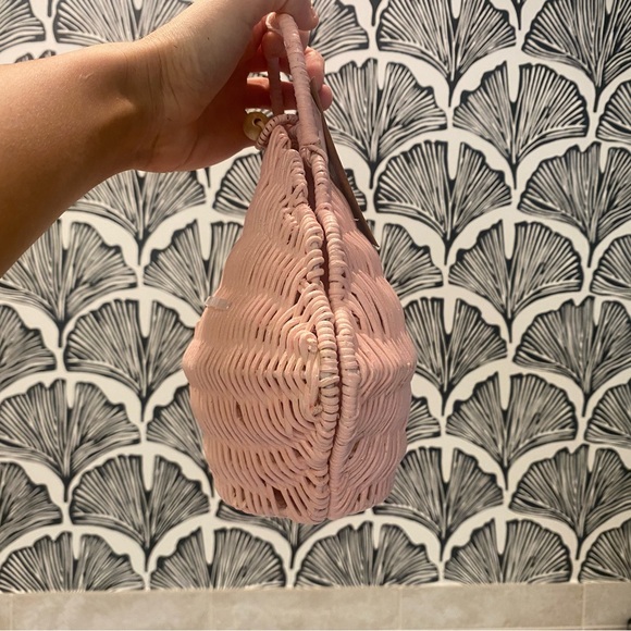 Pink clamshell wicker purse 🐚 - Picture 4 of 8